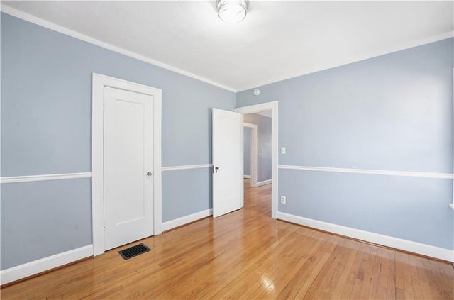 9502 Linwood Boulevard, Independence, MO 64052