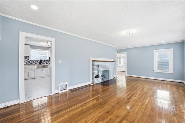 9502 Linwood Boulevard, Independence, MO 64052