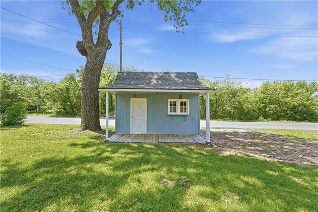 9502 Linwood Boulevard, Independence, MO 64052