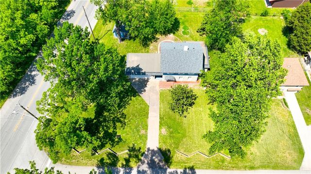 9502 Linwood Boulevard, Independence, MO 64052