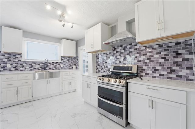9502 Linwood Boulevard, Independence, MO 64052