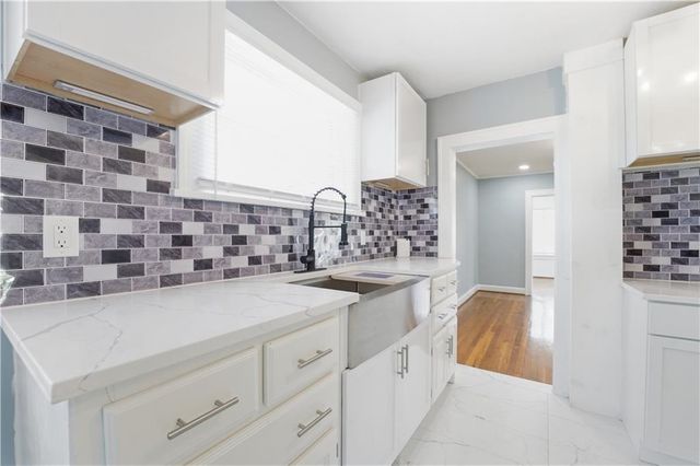 9502 Linwood Boulevard, Independence, MO 64052