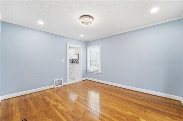9502 Linwood Boulevard, Independence, MO 64052
