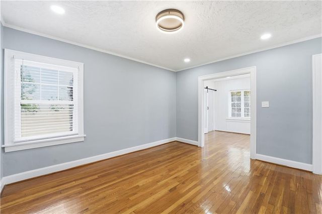 9502 Linwood Boulevard, Independence, MO 64052