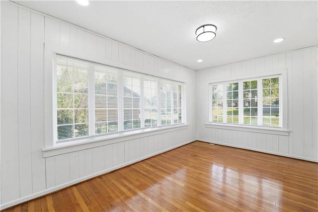 9502 Linwood Boulevard, Independence, MO 64052