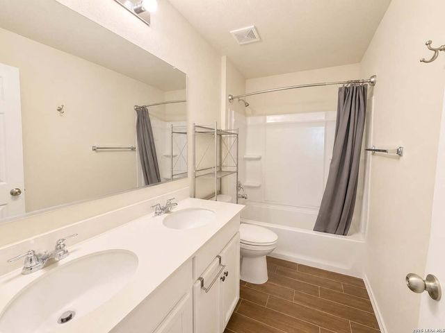 7807 COTTONWOOD RDG, Boerne, TX 78015