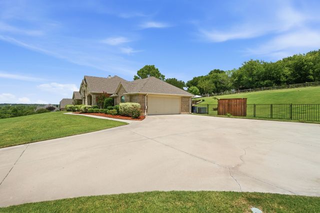 10224 Mustang Wells Drive, Fort Worth, TX 76126
