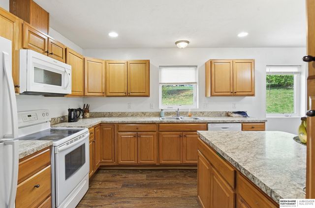 13956 Hickory Circle, Omaha, NE 68144