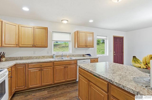 13956 Hickory Circle, Omaha, NE 68144