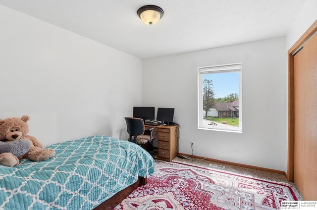 13956 Hickory Circle, Omaha, NE 68144