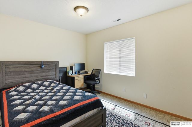 13956 Hickory Circle, Omaha, NE 68144