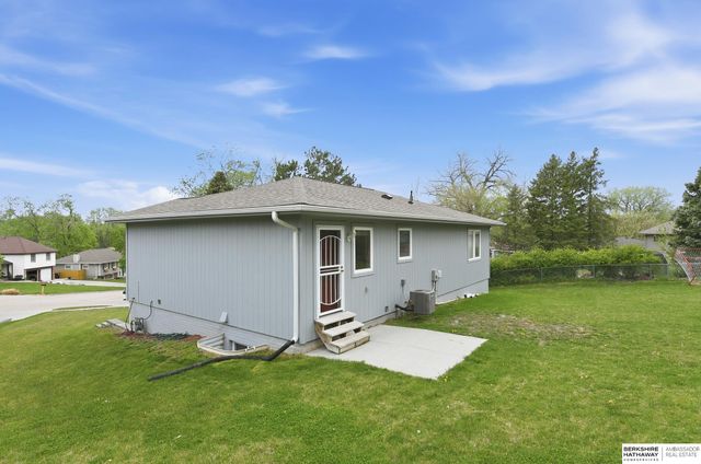 13956 Hickory Circle, Omaha, NE 68144