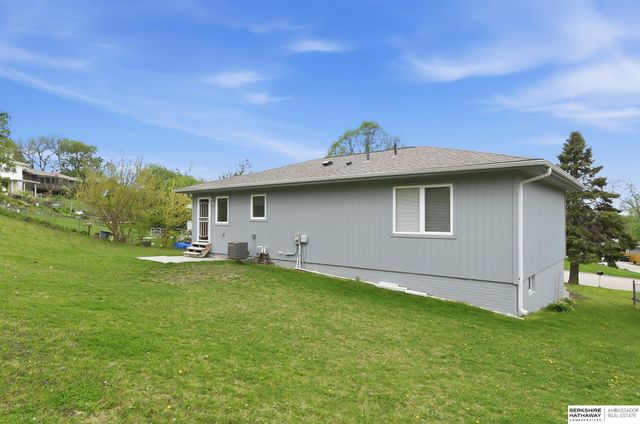 13956 Hickory Circle, Omaha, NE 68144