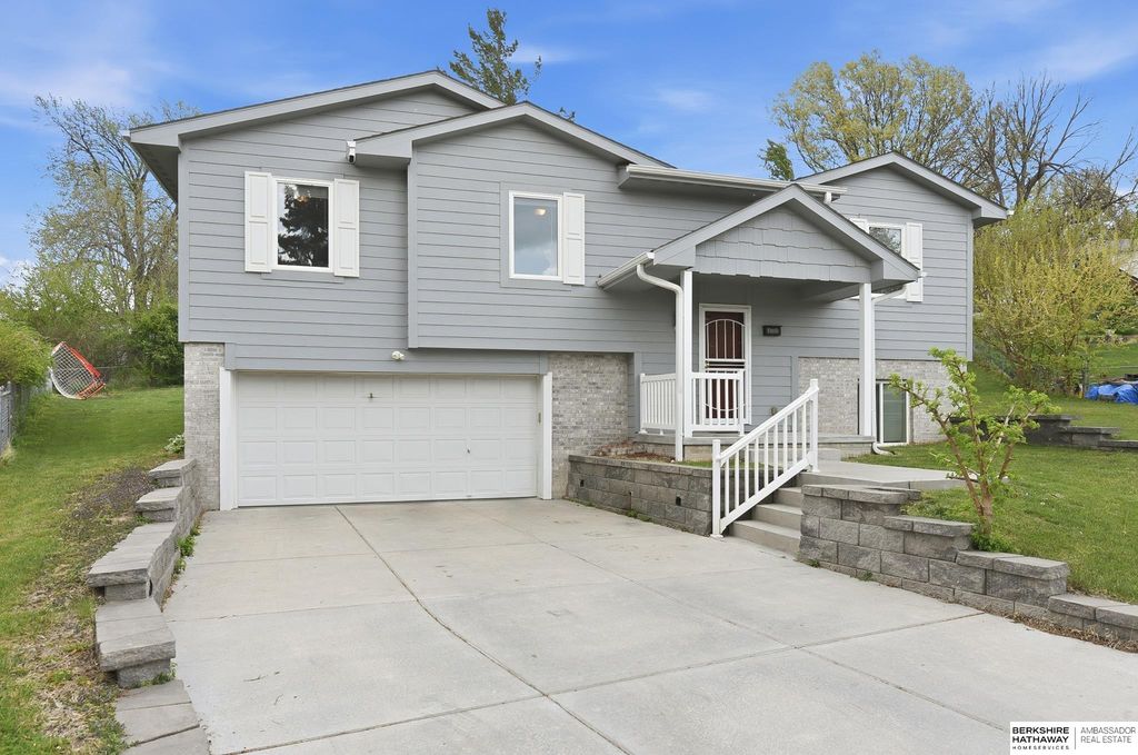 13956 Hickory Circle, Omaha, NE 68144