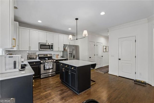 1572 Gilstrap Lane NW, Atlanta, GA 30318