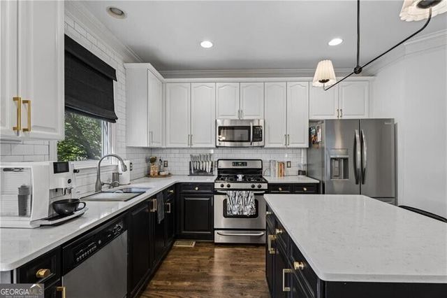 1572 Gilstrap Lane NW, Atlanta, GA 30318