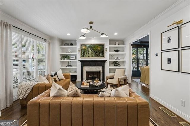 1572 Gilstrap Lane NW, Atlanta, GA 30318