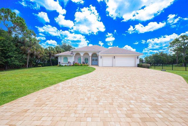 2821 SE North Lookout Boulevard, Port St. Lucie, FL 34984