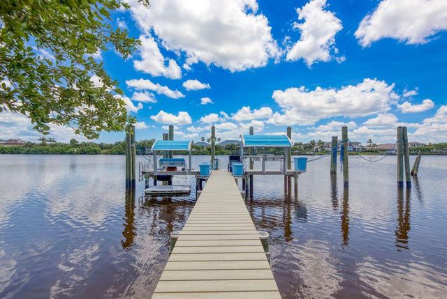 2821 SE North Lookout Boulevard, Port St. Lucie, FL 34984