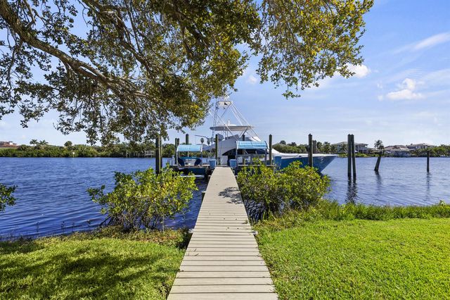 2821 SE North Lookout Boulevard, Port St. Lucie, FL 34984