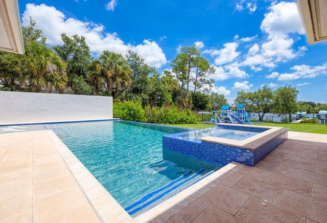 2821 SE North Lookout Boulevard, Port St. Lucie, FL 34984