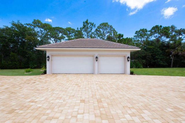 2821 SE North Lookout Boulevard, Port St. Lucie, FL 34984