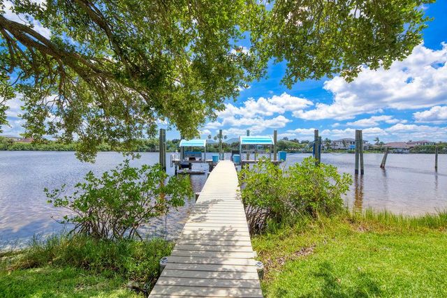 2821 SE North Lookout Boulevard, Port St. Lucie, FL 34984