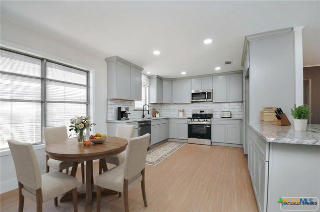 502 Berwick Street, Victoria, TX 77904