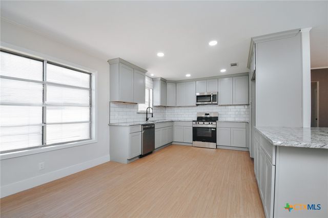 502 Berwick Street, Victoria, TX 77904