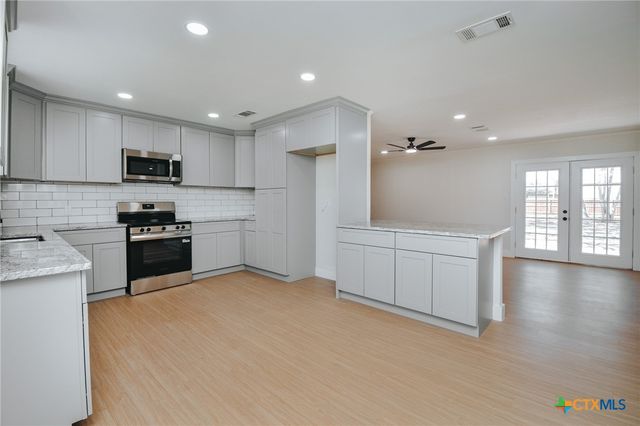 502 Berwick Street, Victoria, TX 77904