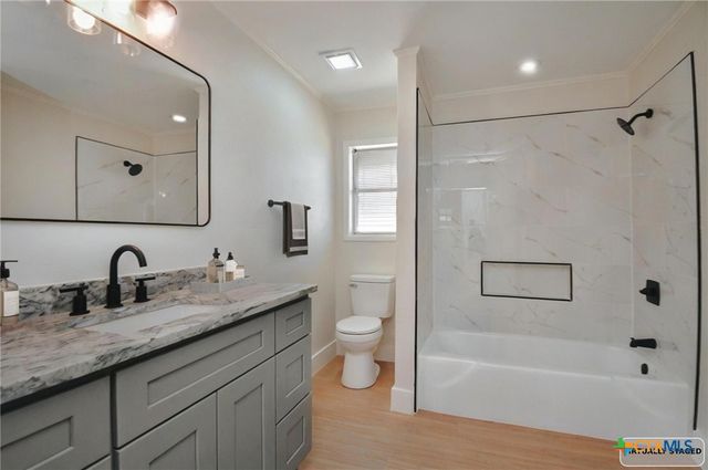 502 Berwick Street, Victoria, TX 77904