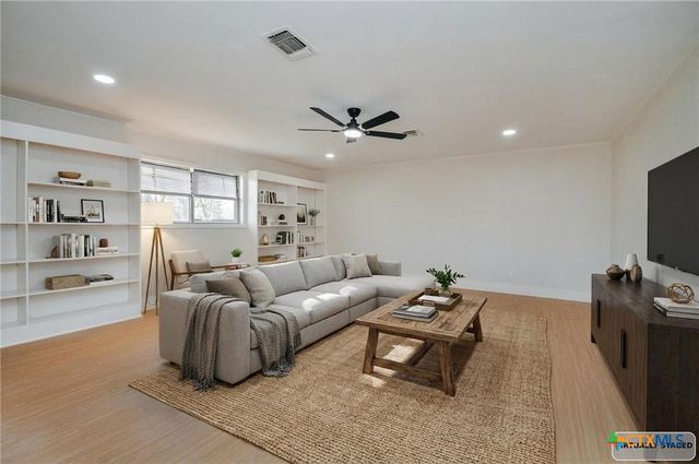 502 Berwick Street, Victoria, TX 77904