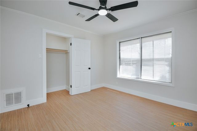 502 Berwick Street, Victoria, TX 77904