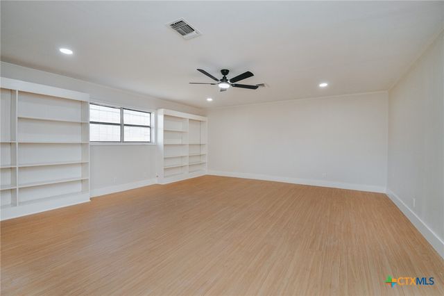 502 Berwick Street, Victoria, TX 77904