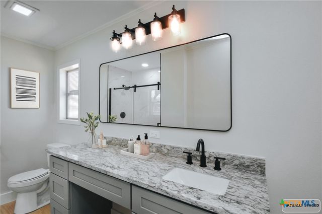 502 Berwick Street, Victoria, TX 77904