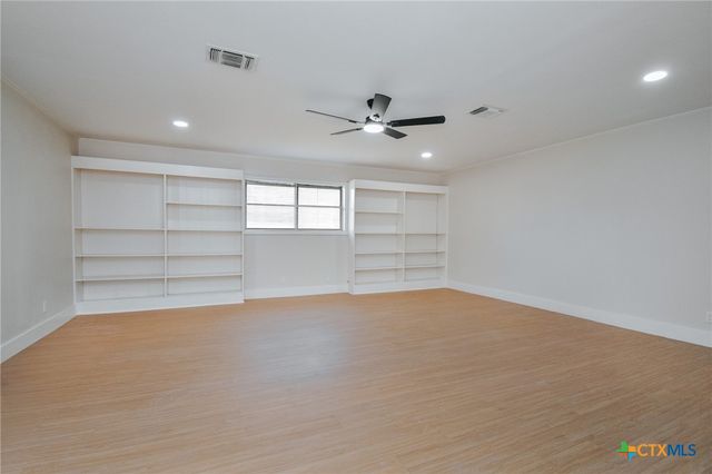 502 Berwick Street, Victoria, TX 77904