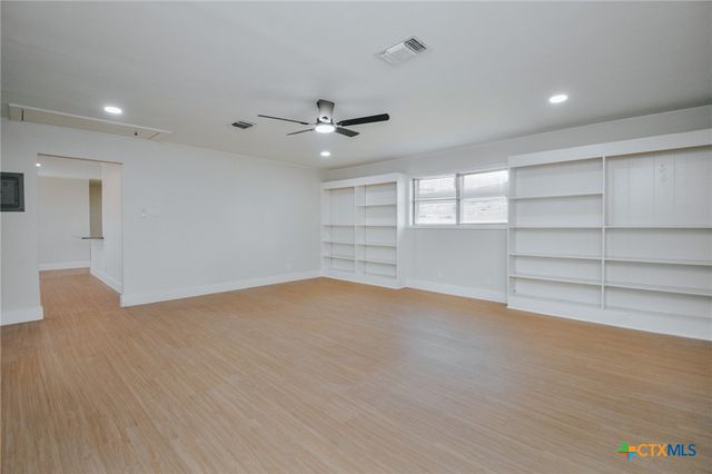 502 Berwick Street, Victoria, TX 77904