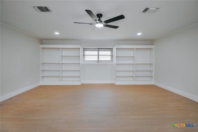 502 Berwick Street, Victoria, TX 77904