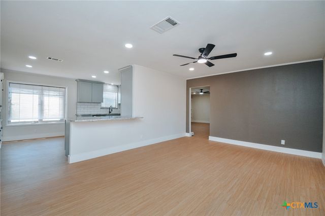 502 Berwick Street, Victoria, TX 77904