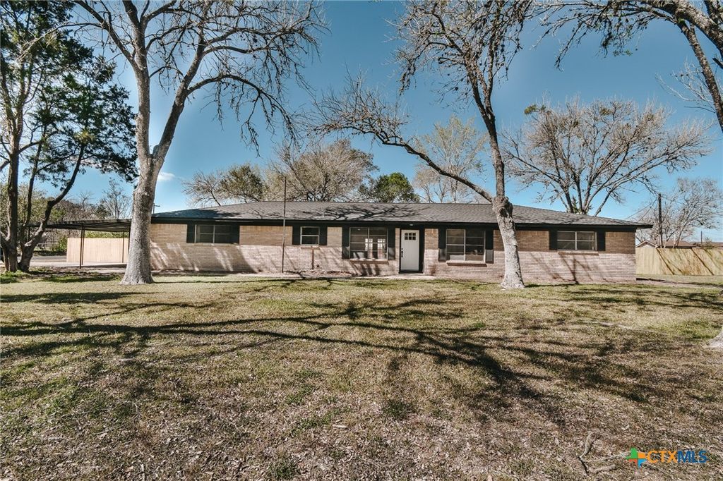 502 Berwick Street, Victoria, TX 77904