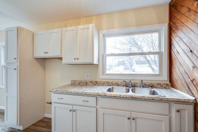 1203 Sarlson Avenue, Akron, OH 44314