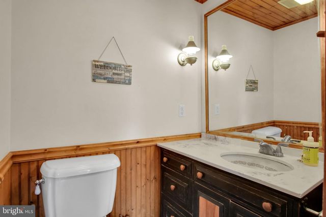 2067 BACK RD, Halifax, PA 17032