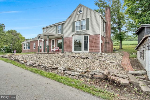 2067 BACK RD, Halifax, PA 17032