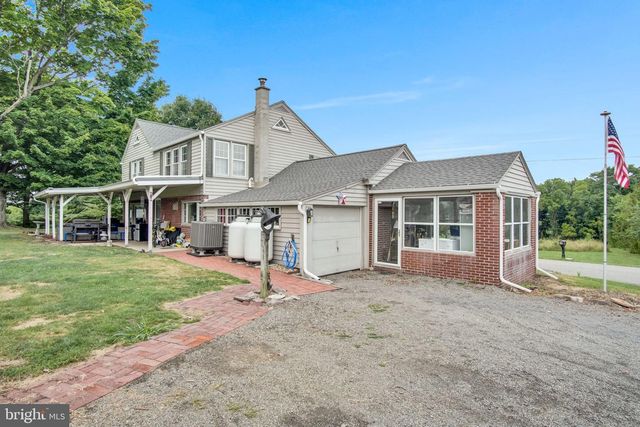 2067 BACK RD, Halifax, PA 17032