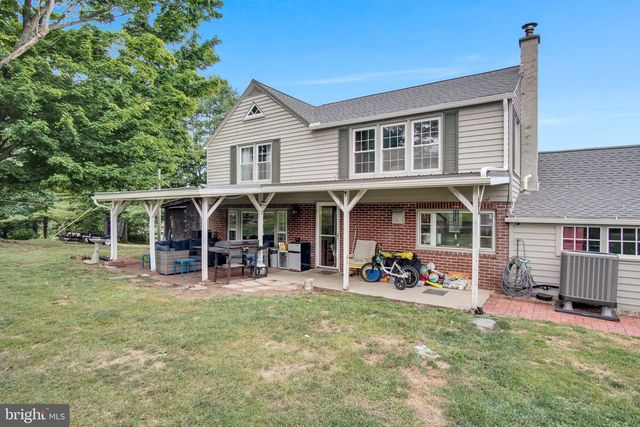 2067 BACK RD, Halifax, PA 17032