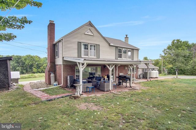 2067 BACK RD, Halifax, PA 17032