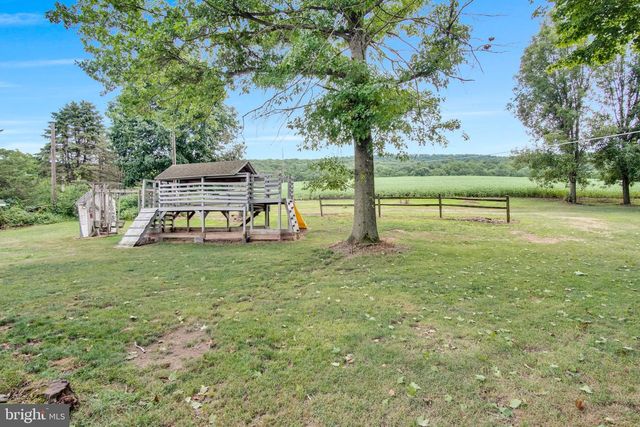 2067 BACK RD, Halifax, PA 17032