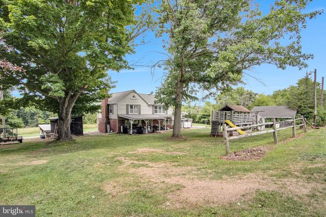 2067 BACK RD, Halifax, PA 17032