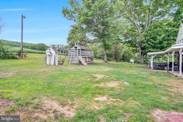 2067 BACK RD, Halifax, PA 17032