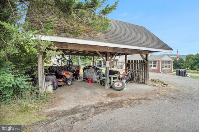 2067 BACK RD, Halifax, PA 17032